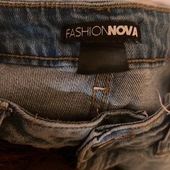 Fashion Nova Boyfriend Jeans - Picture 3 of 3